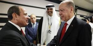 تركيا قوة إقليمية.. أول تعليق من عمرو أديب على مصافحة السيسي وأردوغان في قطر