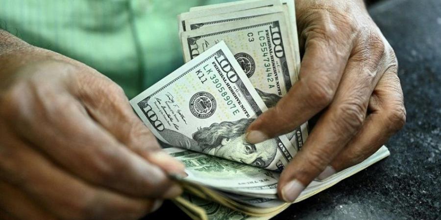 سعر الدولار مقابل الجنيه ببداية التعاملات في البنوك المصرية